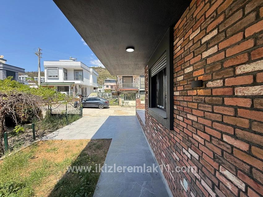 Seferihisar Doğanbey Cumhuriyet Mah. Satılık 3+1 Villa - 200 m²