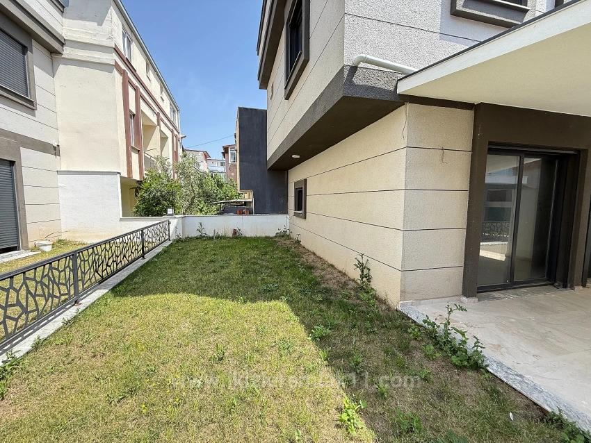 Ürkmez Doğanbey'de Denize Yakın Satılık Bahceli 2+1 Villa