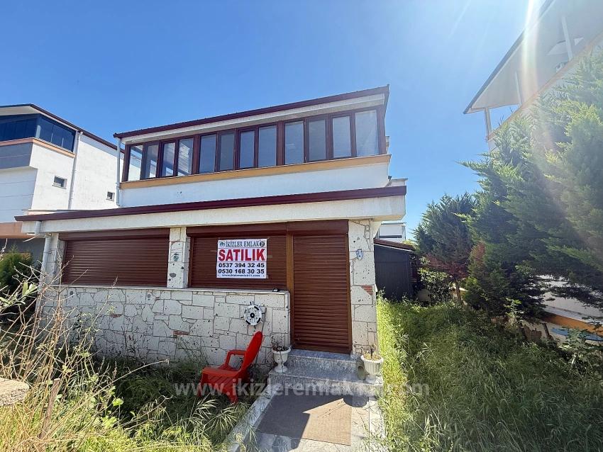 Seferihisar Doğanbey'de Satılık 2+1 Bahçeli Full Eşyalı Villa