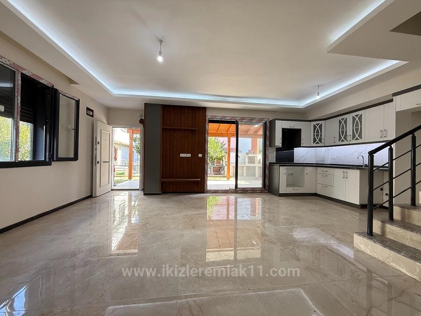 Seferihisar Doğanbey Merkez'de Satılık Sıfır 3+1 Villa
