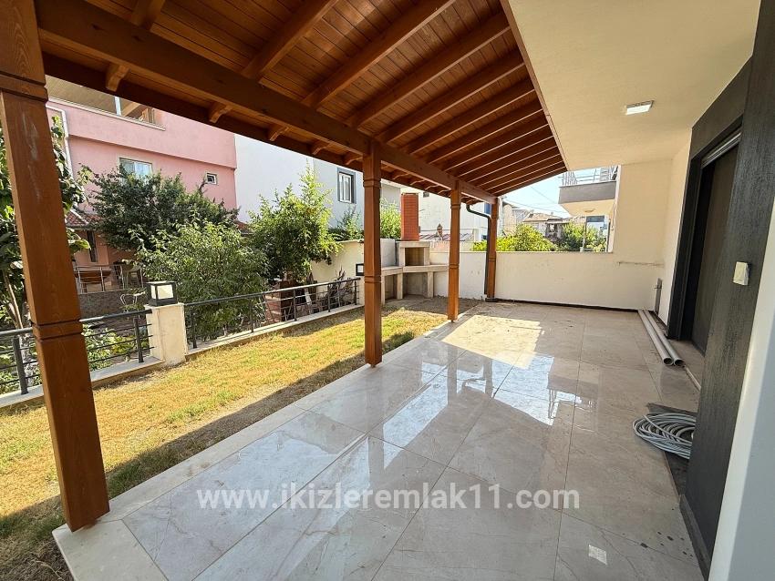 Seferihisar Doğanbey Cumhuriyet Mah. Satılık 3+1 Villa - 160 m²