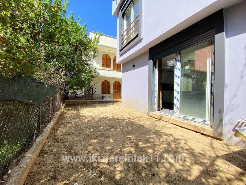 Seferihisar Doğanbey Cumhuriyet Mah. Satılık 3+1 Villa - 200 m²