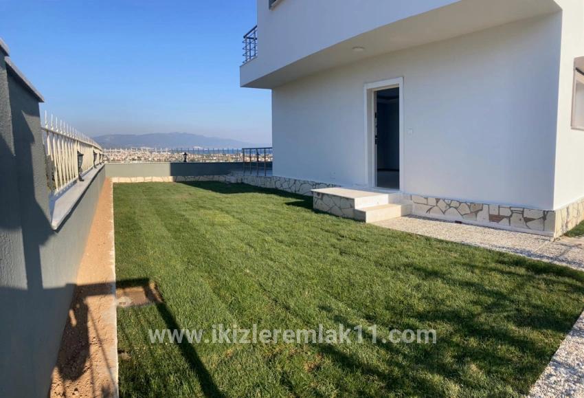 Seferihisar Doğanbey Atatürk Mah. Satılık 2+1 Villa - 150 m²