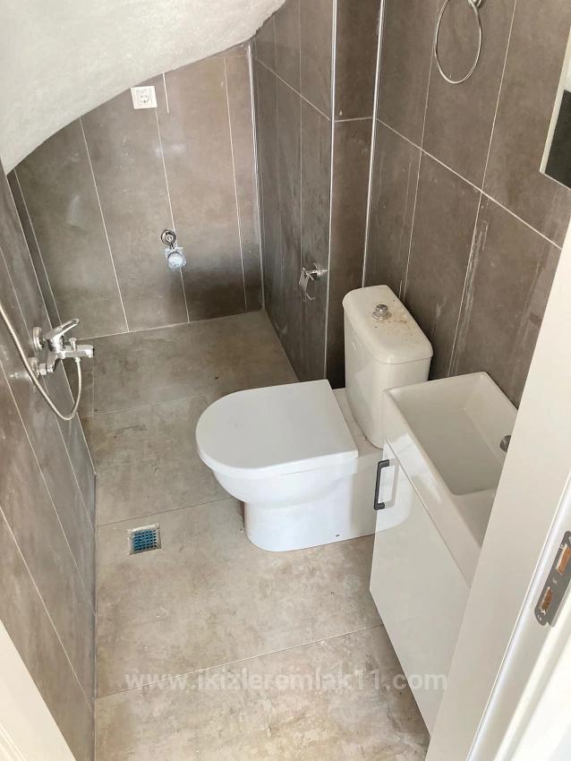 Seferihisar Doğanbeyde Satılık 2+1 Deniz Manzaralı Bahçeli Villa