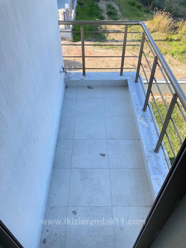 Seferihisar Doğanbeyde Satılık 2+1 Deniz Manzaralı Bahçeli Villa