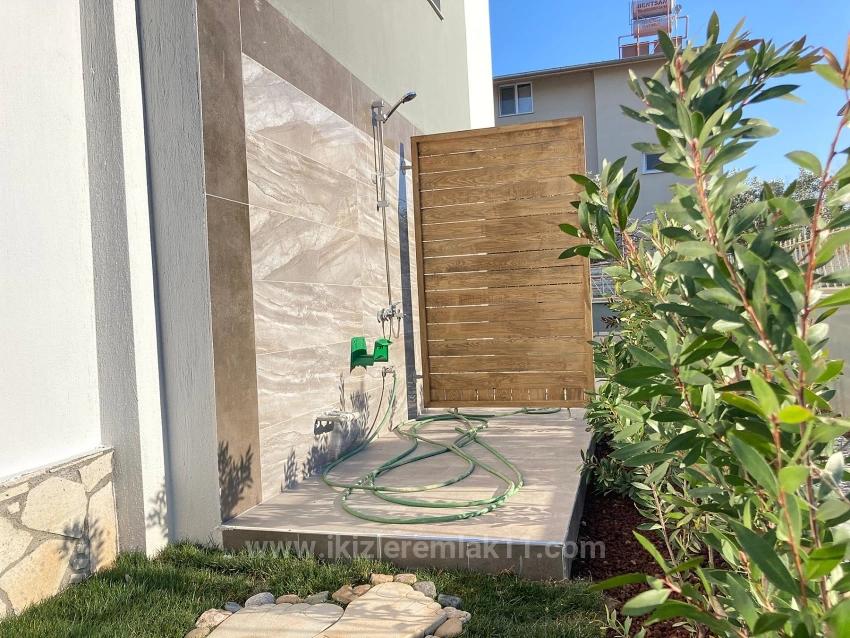 Seferihisar Doğanbeyde Satılık 2+1 Deniz Manzaralı Bahçeli Villa