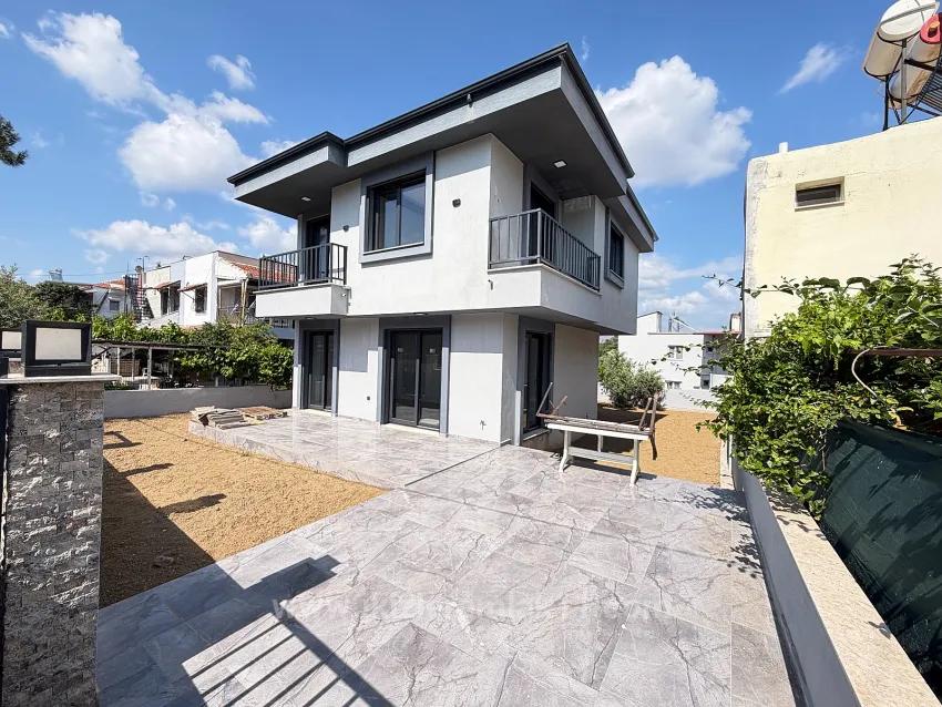 Doğanbeyde Denize Yakın 370 M2 Bahce Tek Müstakil 3+1 Villa