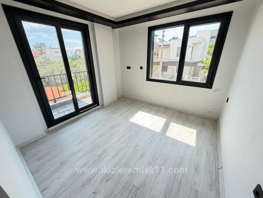 Doğanbeyde Denize Yakın 370 M2 Bahce Tek Müstakil 3+1 Villa