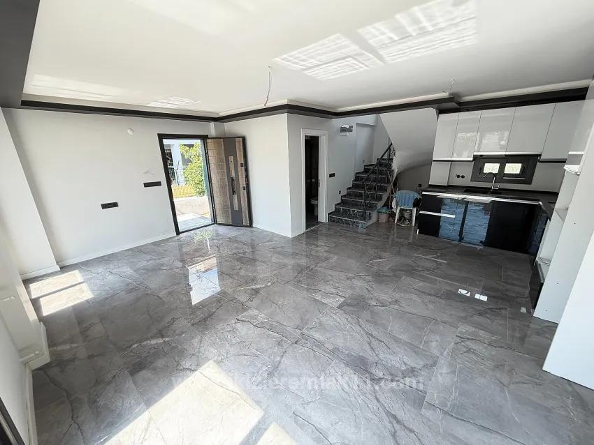 Doğanbeyde Denize Yakın 370 M2 Bahce Tek Müstakil 3+1 Villa