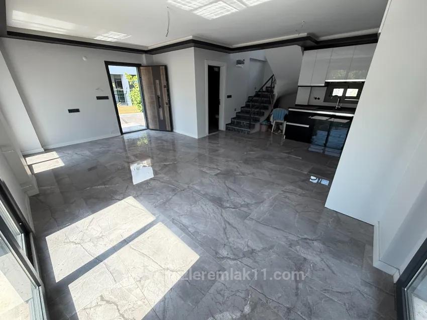 Doğanbeyde Denize Yakın 370 M2 Bahce Tek Müstakil 3+1 Villa