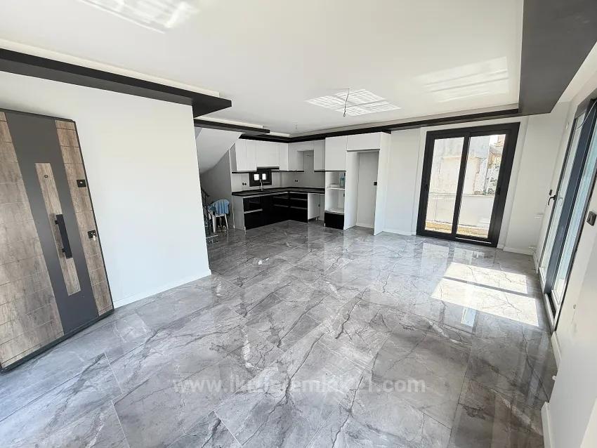 Doğanbeyde Denize Yakın 370 M2 Bahce Tek Müstakil 3+1 Villa