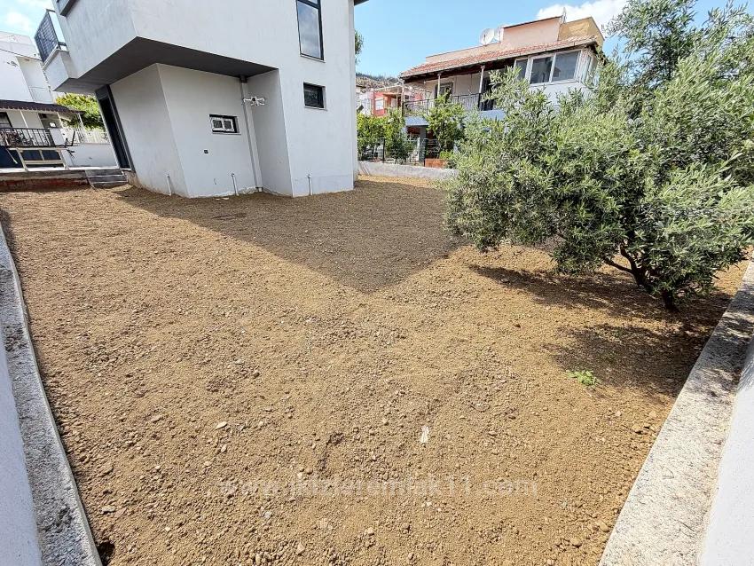 Doğanbeyde Denize Yakın 370 M2 Bahce Tek Müstakil 3+1 Villa