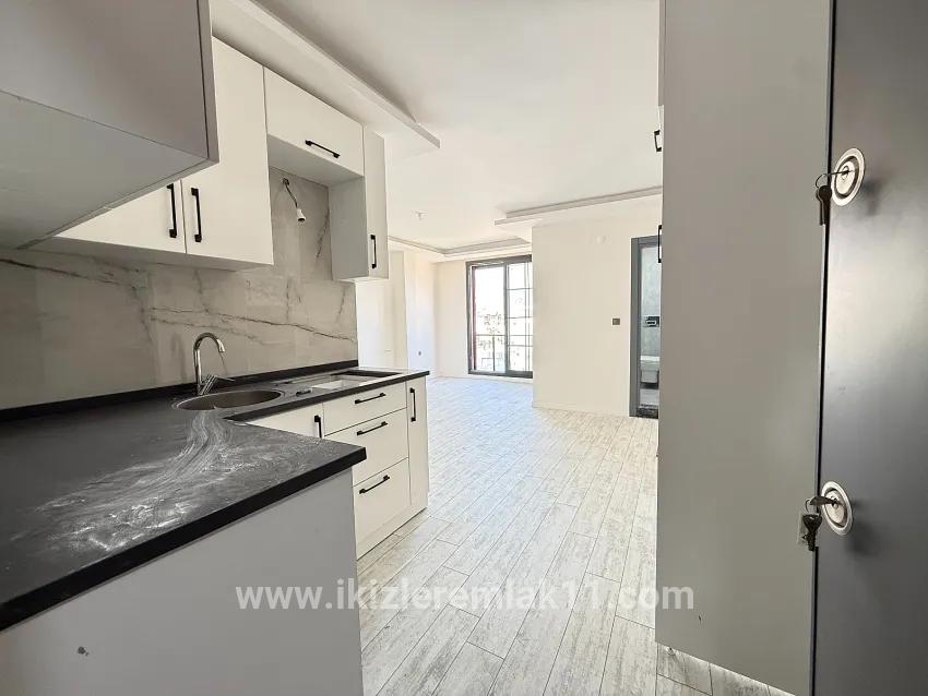 Seferihisar Doğanbey Cumhuriyet Mah. Satılık 1+1 Daire - 60 m²
