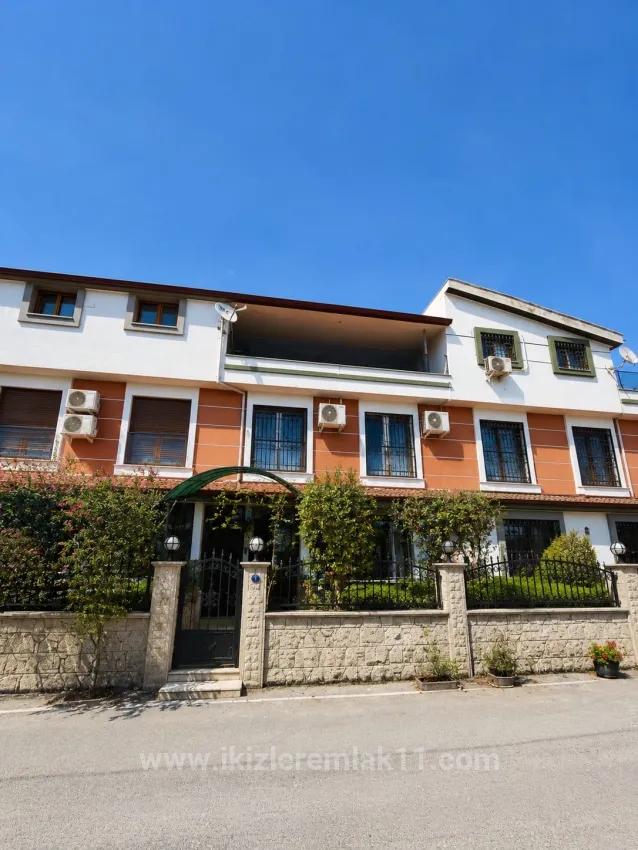 Menderes Gümüldür Gümüldür Fevzi Çakmak Mah. Satılık 4+1 Villa - 170 m²