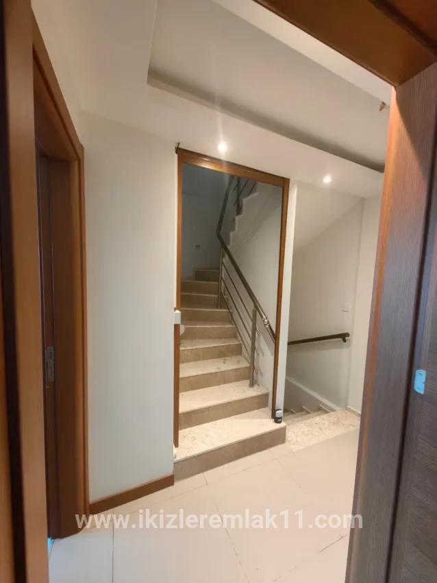 Menderes Gümüldür Gümüldür Fevzi Çakmak Mah. Satılık 4+1 Villa - 170 m²