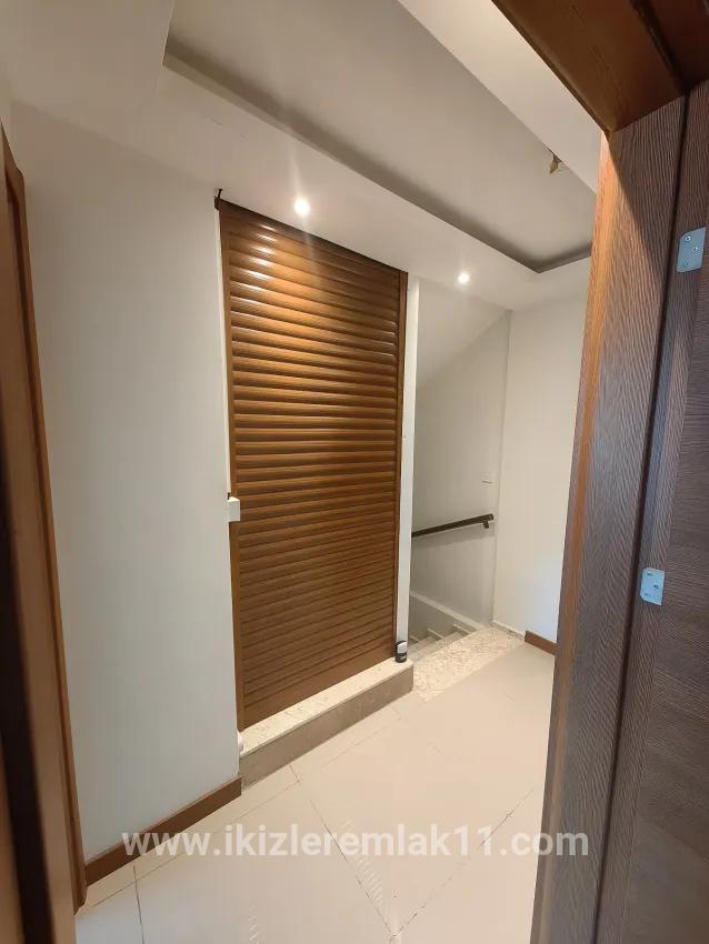 Menderes Gümüldür Gümüldür Fevzi Çakmak Mah. Satılık 4+1 Villa - 170 m²