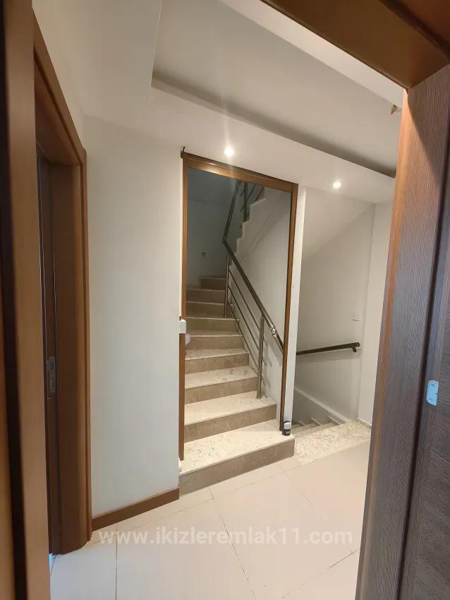 Gümüldür'de Denize 100M Full Eşyalı Geniş Bahçeli Villa