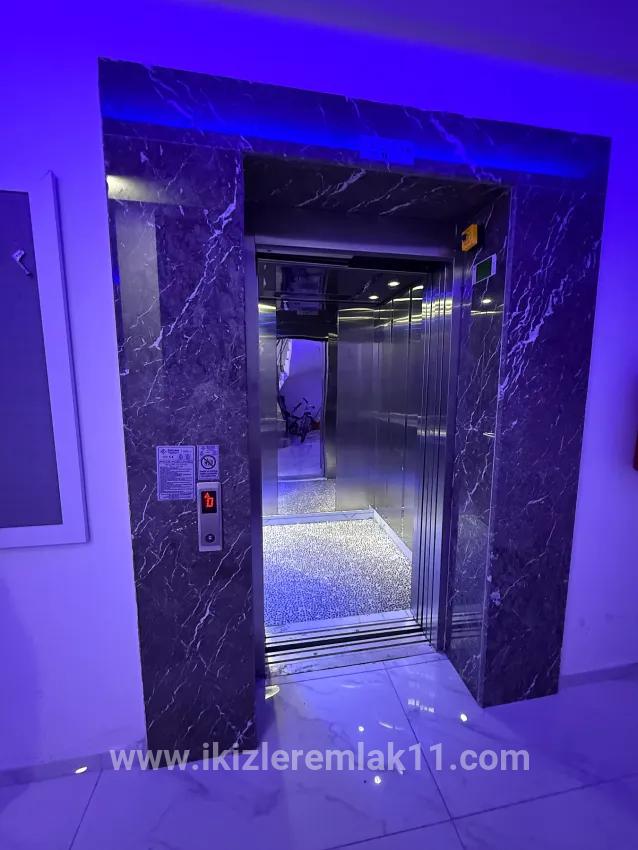 Seferihisar Ürkmez'de Sıfır 4+1 Dubleks Asansörlü Otoparklı Denize 400 m