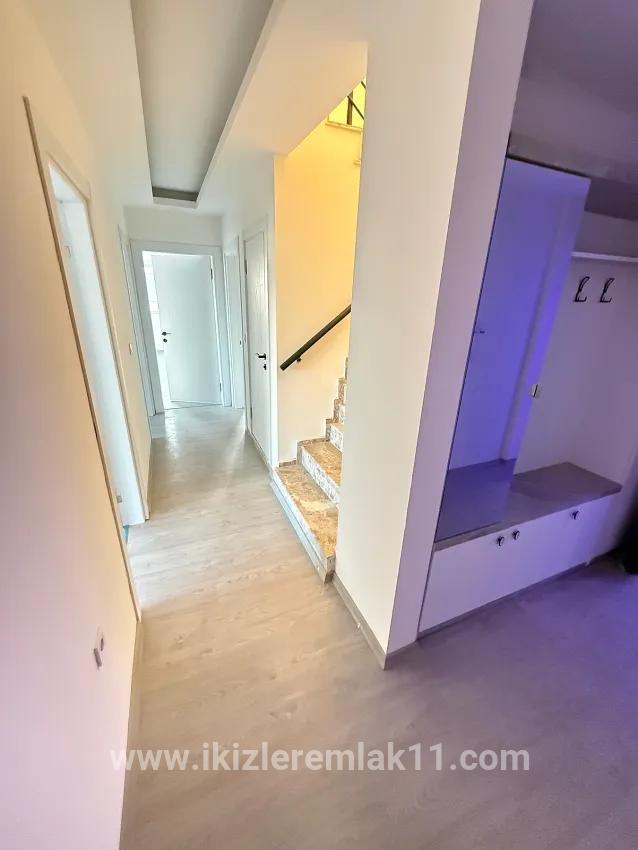 Seferihisar Ürkmez'de Sıfır 4+1 Dubleks Asansörlü Otoparklı Denize 400 m
