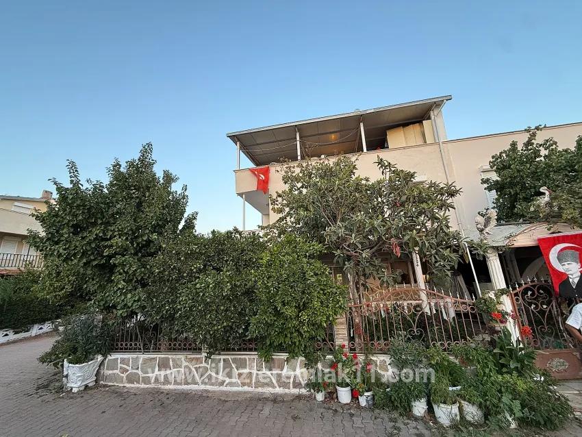 Seferihisar Ürkmez Bengiler Mah. Satılık 4+1 Müstakil ev - 210 m²