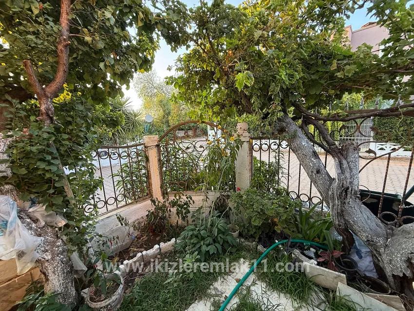 Seferihisar Ürkmez Bengiler Mah. Satılık 4+1 Müstakil ev - 210 m²