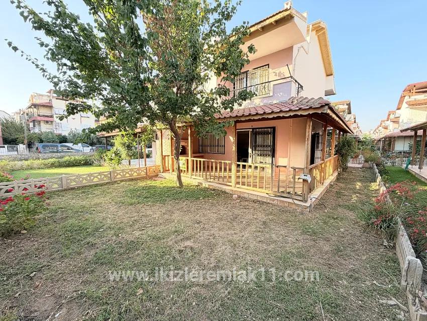 Menderes Gümüldür Gümüldür Fevzi Çakmak Mah. Satılık 3+1 Villa - 185 m²