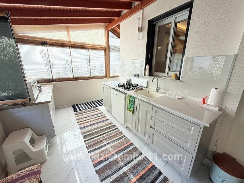Seferihisar Doğanbey Cumhuriyet Mah. Satılık 3+1 Müstakil ev - 180 m²