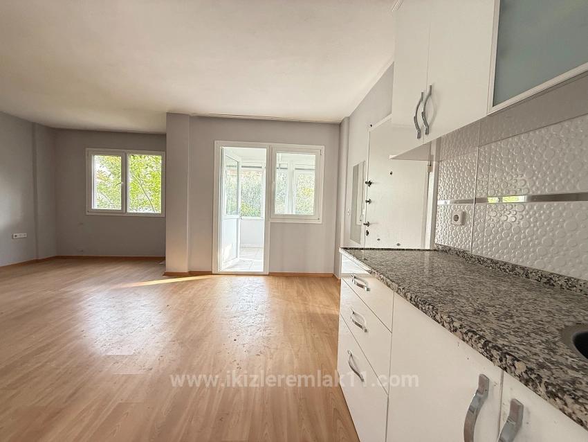 Seferihisar Doğanbey Merkez'de Satılık Geniş Bahçeli 4+1 Villa