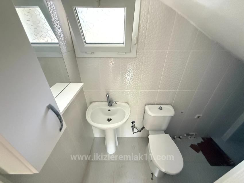 Seferihisar Doğanbey Merkez'de Satılık Geniş Bahçeli 4+1 Villa