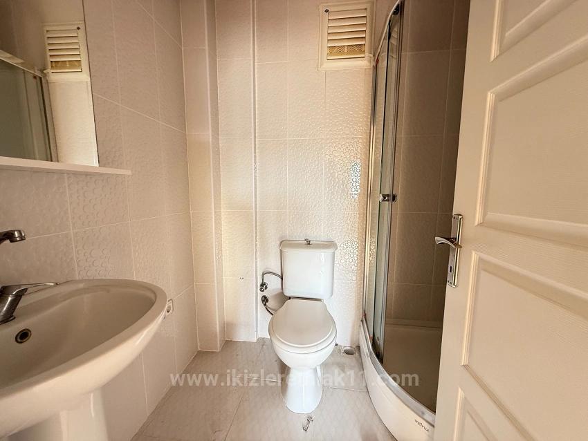 Seferihisar Doğanbey Merkez'de Satılık Geniş Bahçeli 4+1 Villa