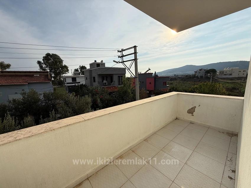 Seferihisar Doğanbey Merkez'de Satılık Geniş Bahçeli 4+1 Villa