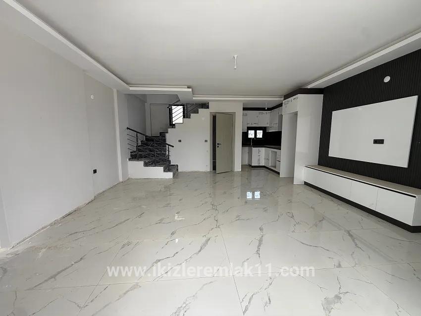 Seferihisar Doğanbey Cumhuriyet Mah. Satılık 3+1 Villa - 180 m²