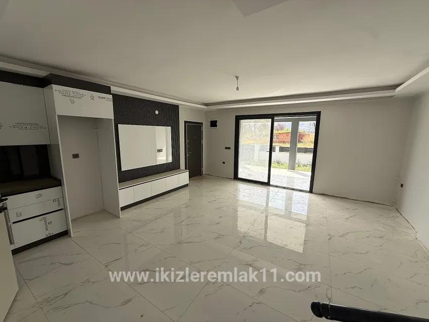 Seferihisar Doğanbey Cumhuriyet Mah. Satılık 3+1 Villa - 180 m²