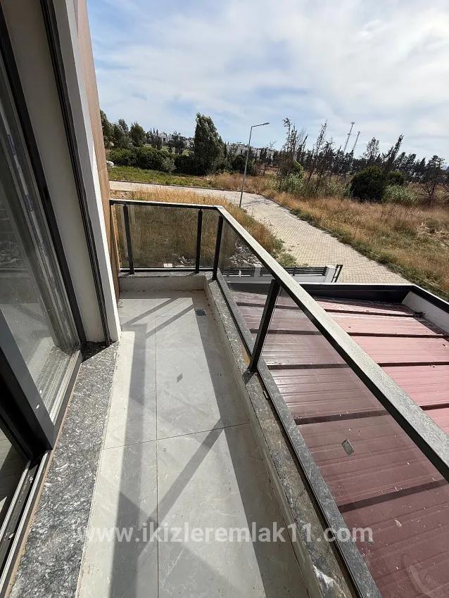 Seferihisar Doğanbey Cumhuriyet Mah. Satılık 3+1 Villa - 180 m²