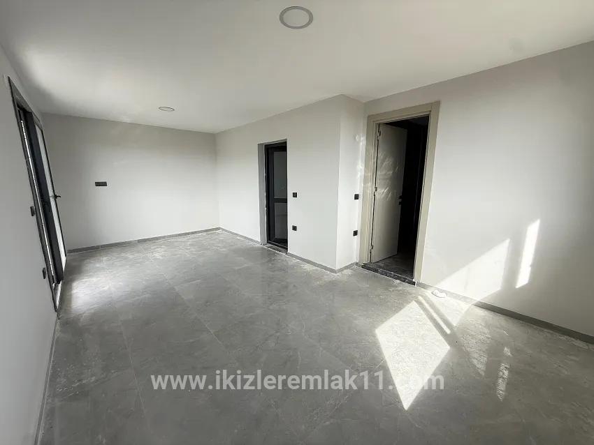 Seferihisar Doğanbey Cumhuriyet Mah. Satılık 3+1 Villa - 180 m²