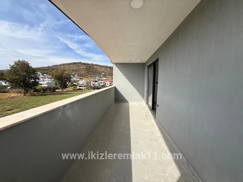 Seferihisar Doğanbey Cumhuriyet Mah. Satılık 3+1 Villa - 180 m²