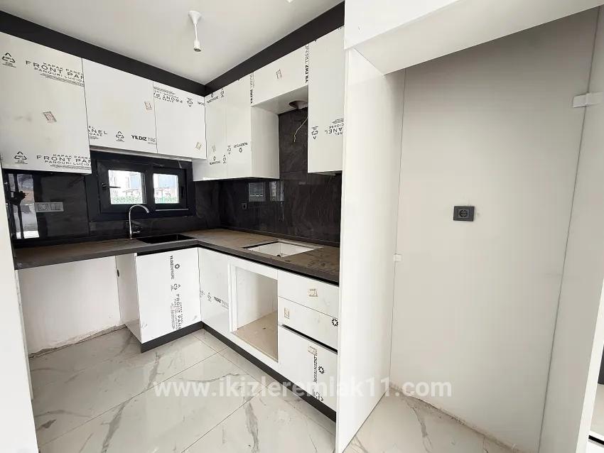 Seferihisar Doğanbey Cumhuriyet Mah. Satılık 3+1 Villa - 180 m²