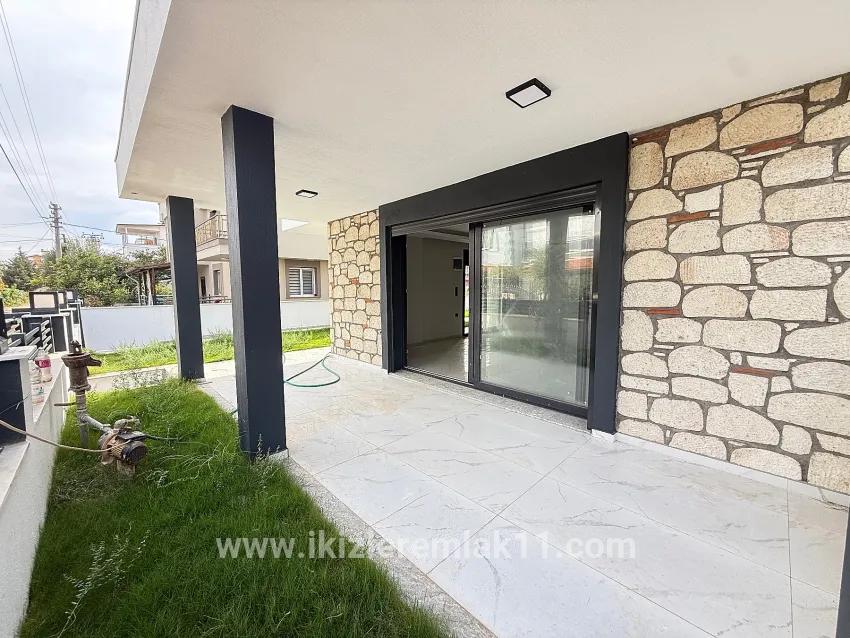Seferihisar Doğanbey Cumhuriyet Mah. Satılık 3+1 Yazlık - 180 m²