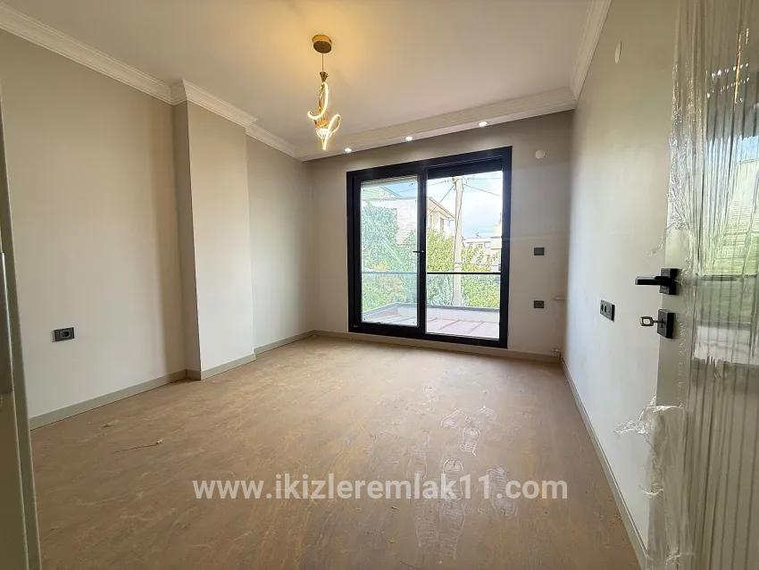 Seferihisar Doğanbey Cumhuriyet Mah. Satılık 3+1 Yazlık - 180 m²