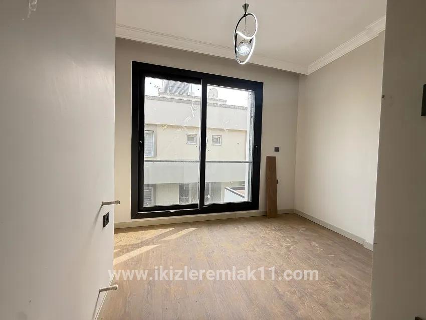 Seferihisar Doğanbey Cumhuriyet Mah. Satılık 3+1 Yazlık - 180 m²