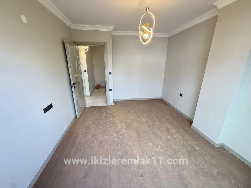Seferihisar Doğanbey Cumhuriyet Mah. Satılık 3+1 Yazlık - 180 m²