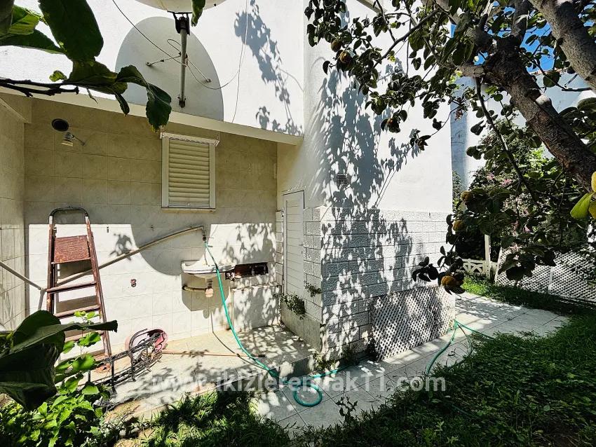 Seferihisar Doğanbey Atatürk Mah. Satılık 3+1 Yazlık - 150 m²