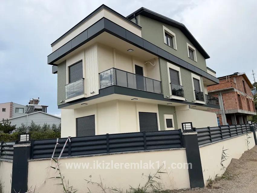 Menderes Gümüldür Gümüldür Cumhuriyet Mah. Satılık 3+1 Villa - 180 m²