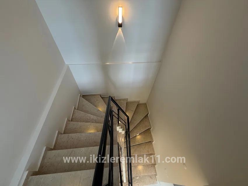 Menderes Gümüldür Gümüldür Cumhuriyet Mah. Satılık 3+1 Villa - 180 m²