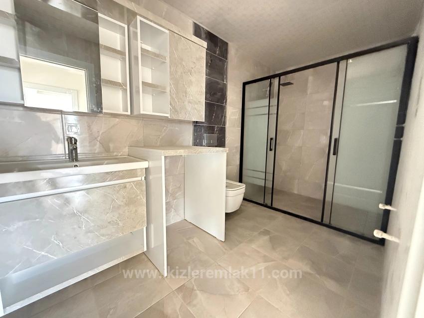 Seferihisar Ürkmez Merkezde Satılık 3 + 2 Sıfır Asansörlü Daire Dubleks