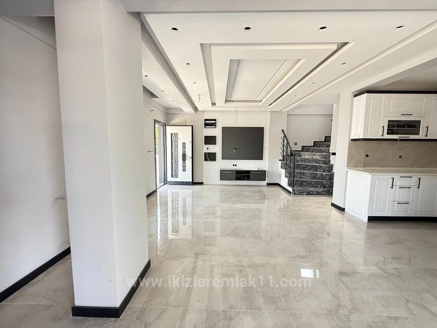 Seferihisar Doğanbey'de Satılık 3+1 Müstakil Sıfır Bahçeli Villa