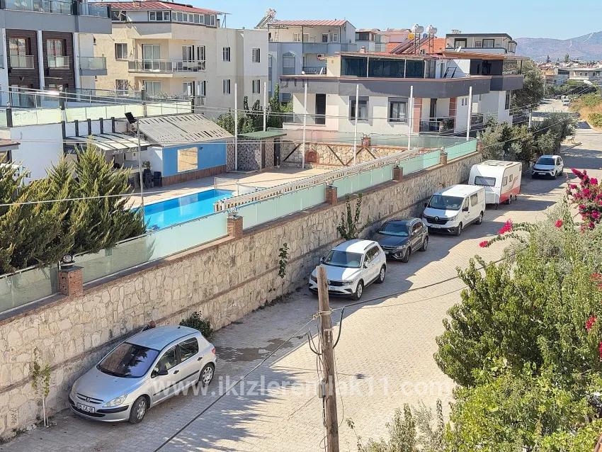 Seferihisar Ürkmez Mersin Alanı Mah. Satılık 3+1 Villa - 200 m²