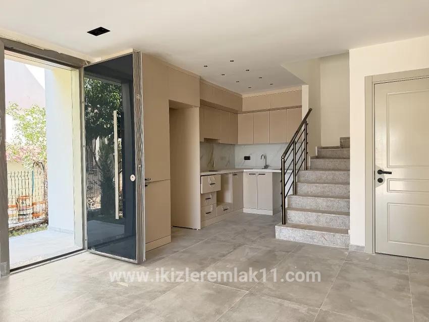 Seferihisar Ürkmez Mersin Alanı Mah. Satılık 3+1 Villa - 200 m²