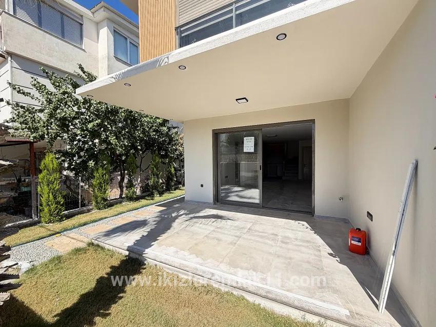 Seferihisar Ürkmez Mersin Alanı Mah. Satılık 3+1 Villa - 200 m²