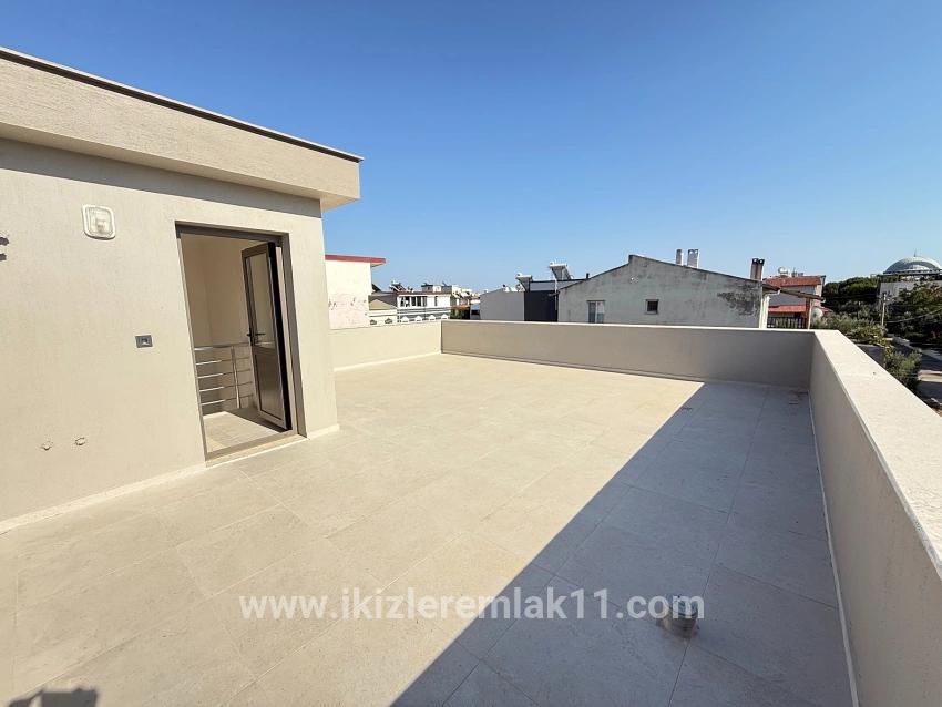 Seferihisar Doğanbey Cumhuriyet Mah. Satılık 3+1 Villa - 180 m²